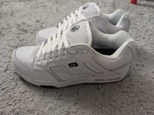 DVS skate shoes Size 9 Mens White Excellent Condition Worn Once