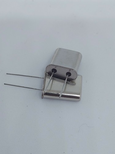 Crystal oscillators various - oscillators,