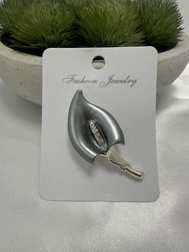 Strong magnetic brooch - magnetic, grey