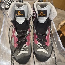 Scarpa Mountaineering Boots EU 39 Grey With Pink Yellow Mountain Fit