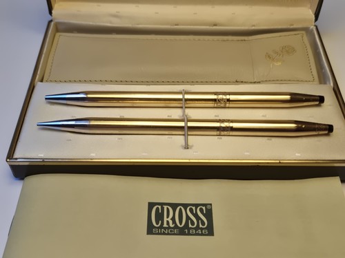 Vintage cross 14kt - rolled, gold