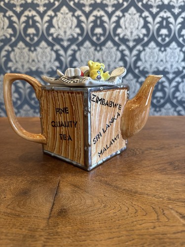 Moving day tea pot - day',