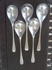 NA487/1  FIVE OLD HALL ROBERT WELCH ALVESTON PATTEN SPOONS 19CM LONG
