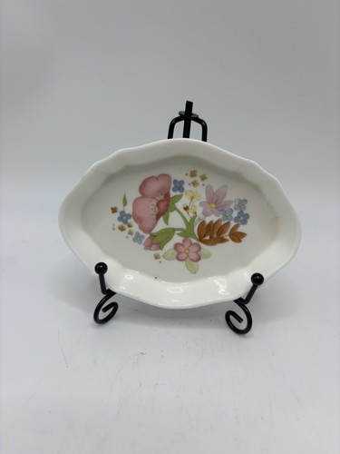 Wedgwood meadow sweet oval pin - wedgwood,