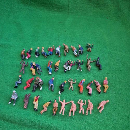 C168 c141 subbuteo x40 figures - subbuteo,