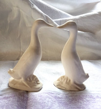 2 x WHITE PLASTER 9cm TALL RUNNER DUCK ORNAMENTS