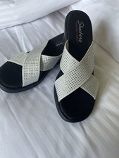SKETCHER’S MEMORY FOAM WEDGED MULE SANDALS  UK SIZE 8 WHITE Diamonte 