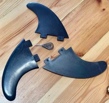 Surfboard twin tab (FCS 1 style) thruster fin set.