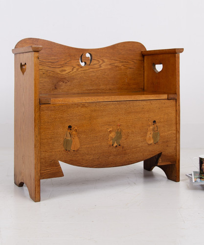 Arts and crafts oak box - arts,
