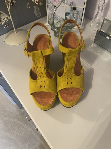 Chie mihara size mustard - size,