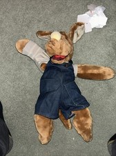 vintage wrinkles dog Hand