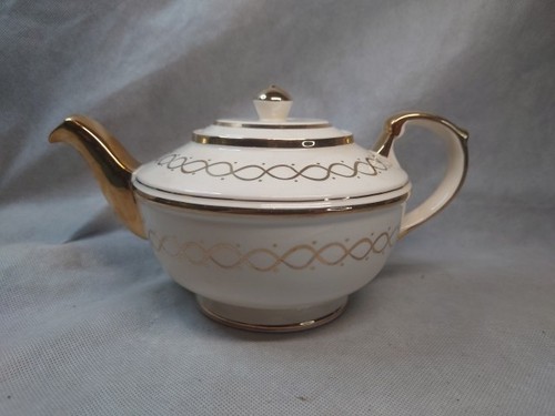 Ellgreave pottery teapot - teapot, cream
