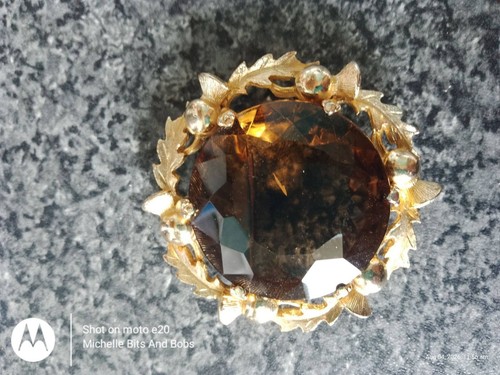 Sphinx large gold tone round - gold,