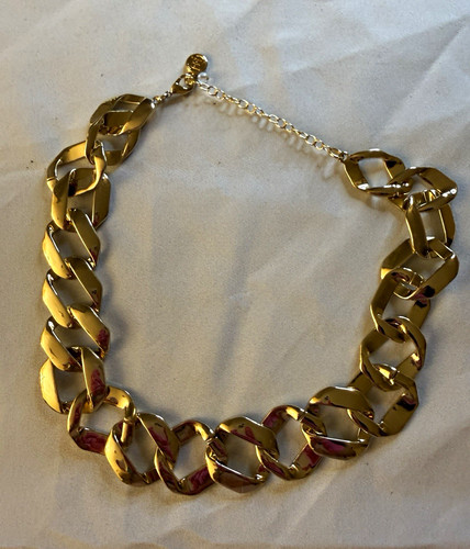 Gold tone metal curb - curb, link