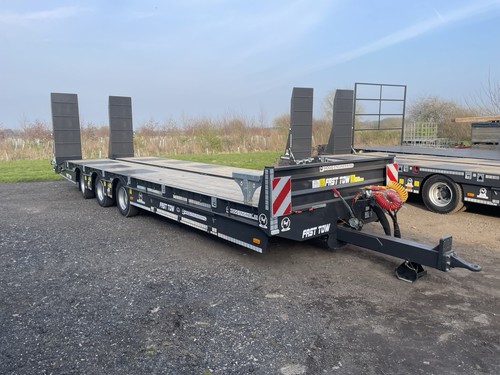 Low loader trailer tractor - loader,