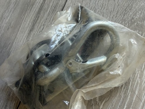 Bnwt snap clip hook wall - snap,
