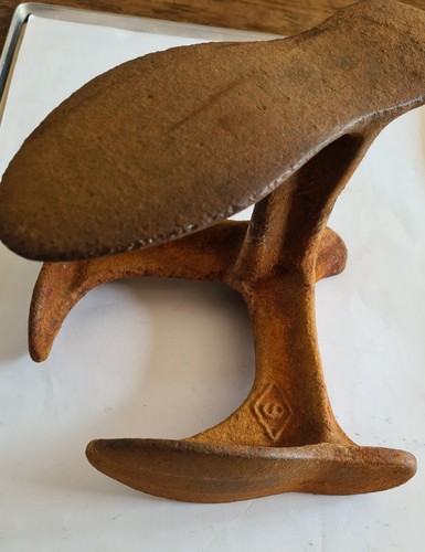 Antique cast iron cobblers - cast,