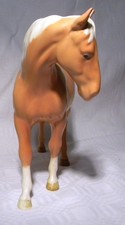 BESWICK HORSE  PALOMINO