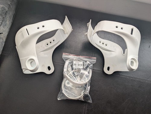 White cuffs buckles - white,
