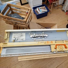 TOYOTA KS-901 KNITTING MACHINE