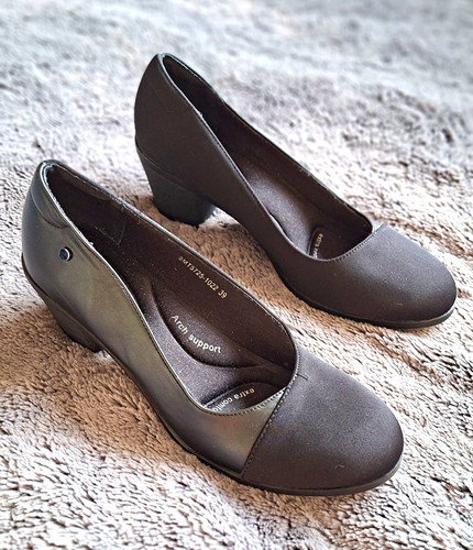 Sachs black court heels - black, round