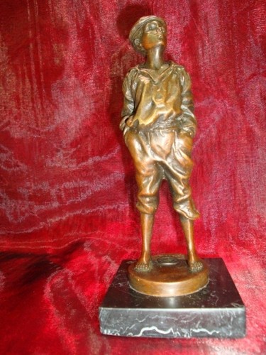 Statue boy art - deco,
