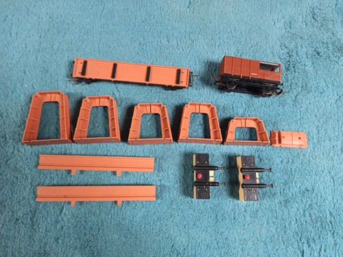 Triang wagons and accessories - wagons,