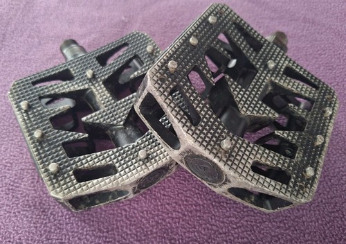 Mongoose cut flat pedals - vp,