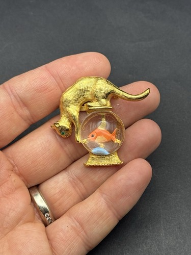Vintage signed gold - gold, crown