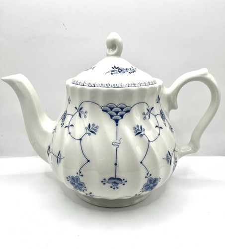 Churchill blue white - &,
