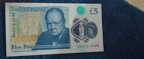 Pound note made 2015 - 47,