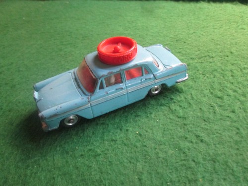 Corgi toys austin - a60, driving