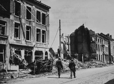 Two soldiers from 2nd Royal