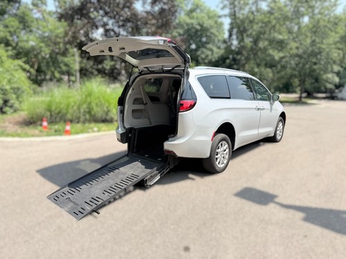 2022 chrysler pacifica touring - 2022,
