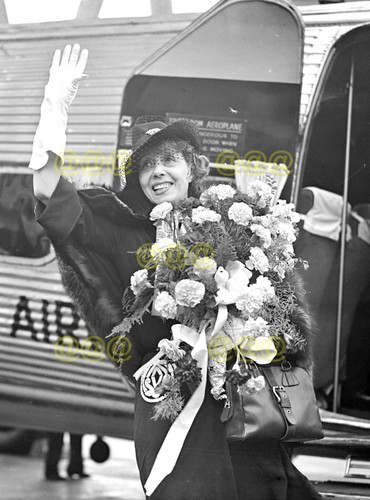 Photo mistinguett at croydon - photo,