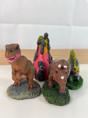 Dinosaur and volcano - , tank