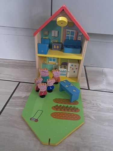 Peppa pig wooden house - wooden,
