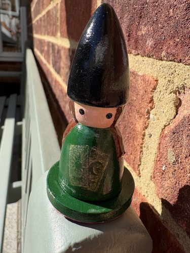 Green witch pegdoll made of - pegdoll.,