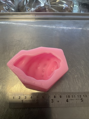 Giant shell mould - giant,