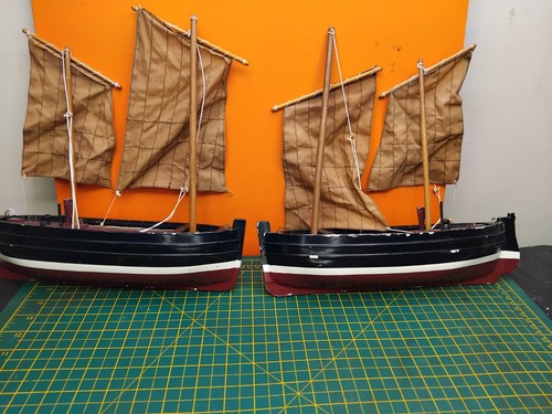 Wooden model sailing boats - x,
