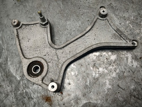Rear support bracket engine