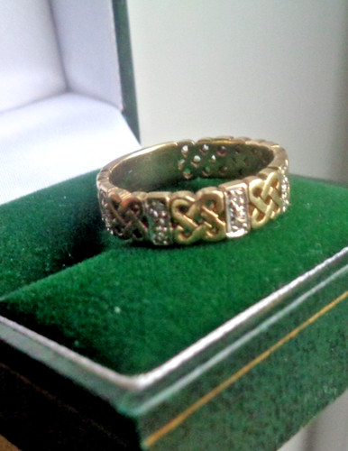 Gold diamond wedding ring 9ct - diamond,