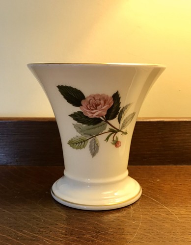 Wedgwood hathaway rose - rose, trumpet
