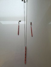 VIRGIN VIE 2x PIECE JEWELLERY SET - bar pendant necklace & earrings *RED/ORANGE*