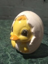 Vintage Ceramic Hatching Egg Duckling Baby Bird Chick ? Kitsch Cute Cake Topper