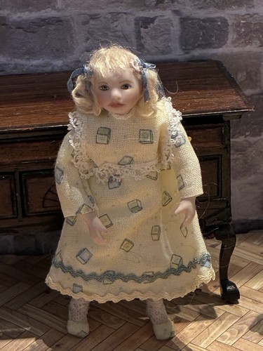 Dolls house scale - dolls,