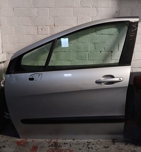 Peugeot 308 front - front, left