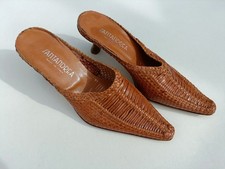 Woven leather tan kitten heel open back pointed shoes - Santandrea