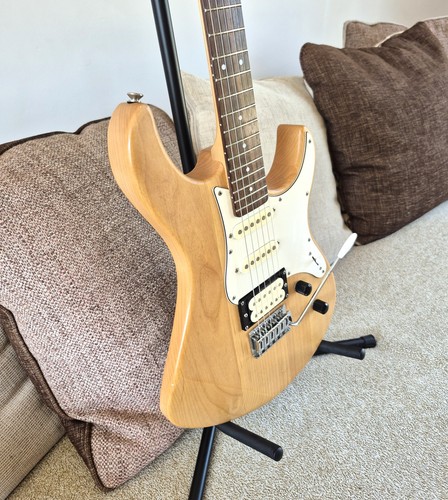 Natural wood yamaha pacifica - natural,