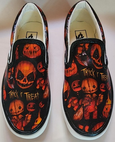 Vans shoes hand - hand, detailed